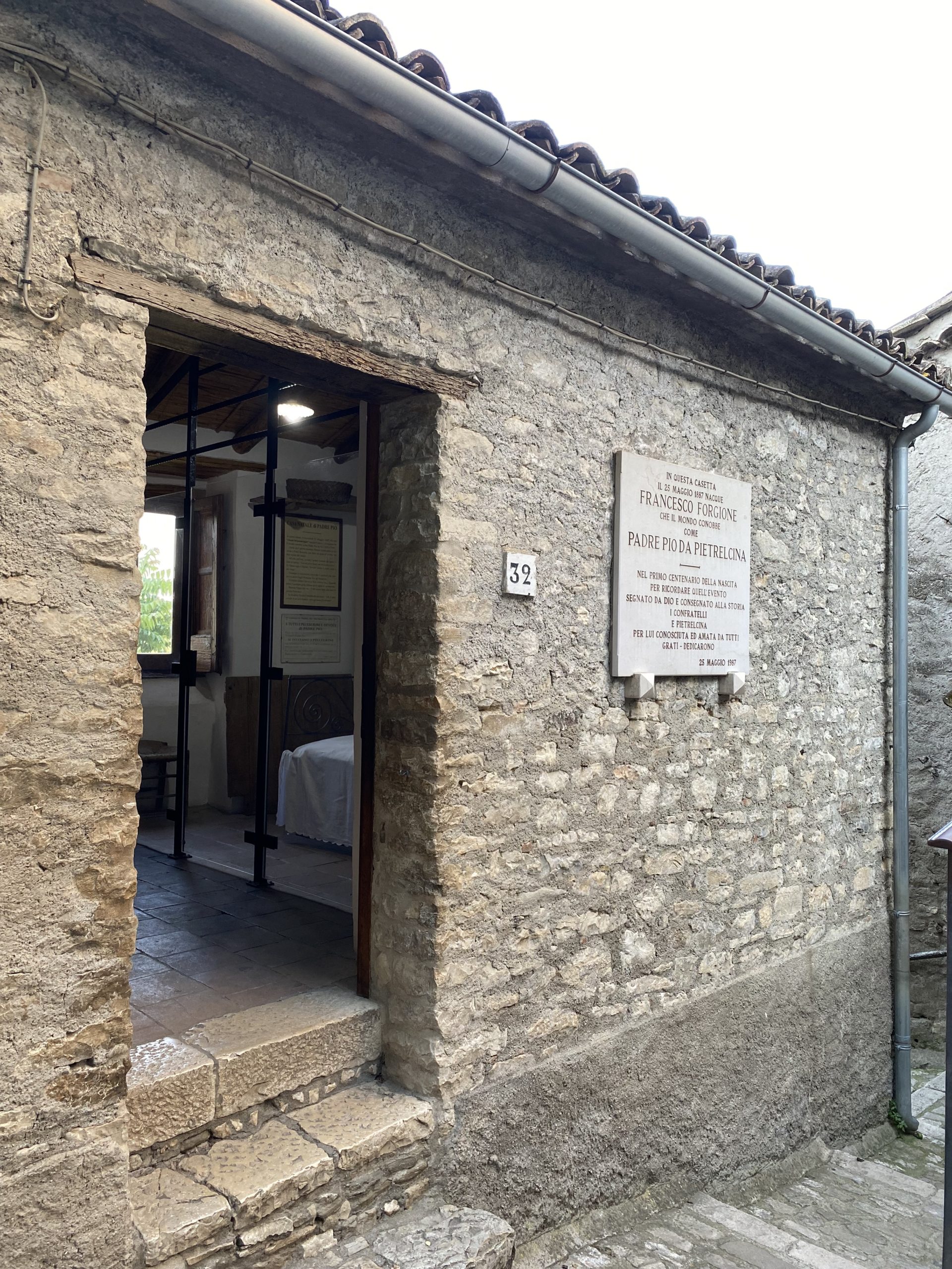 Pietrelcina, ville natale de Padre Pio | Parasciences - Le portail des ...